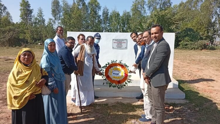 সরাইল শহিদ বুদ্ধিজীবী দিবসে উপজেলা প্রশাসনের উদ্যোগে স্মৃতিস্তম্ভে শ্রদ্ধাঞ্জলি