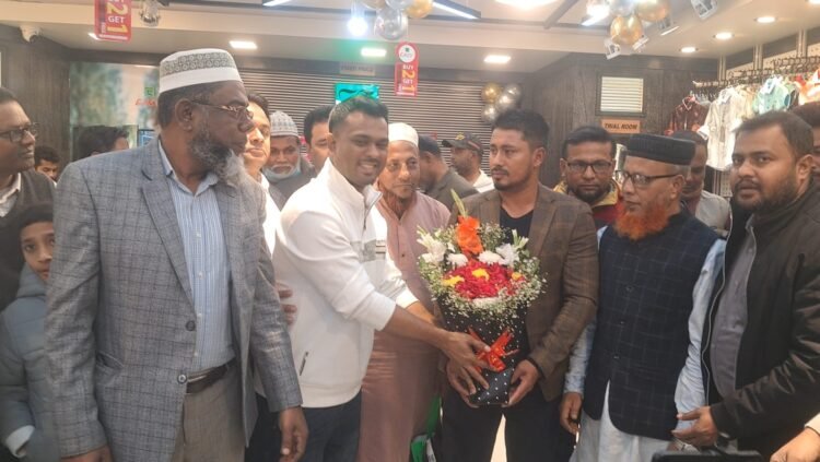 নড়াইলে বিখ্যাত ফ্যাশন ব্রান্ড  ইজি ফ্যাশনের শো-রুম  উদ্বোধন