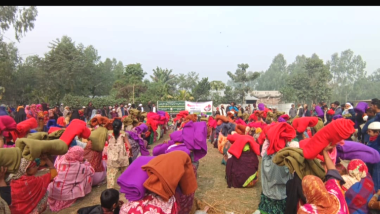 ভুরুঙ্গামারীতে বারাকা ফাউন্ডেশনের শীতবস্ত্র বিতরণ