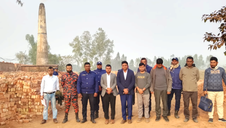 রায়গঞ্জে ইটভাটায় ভ্রাম্যমাণ আদালতে অভিযান ১৮ লাখ টাকা জরিমানা আদায়