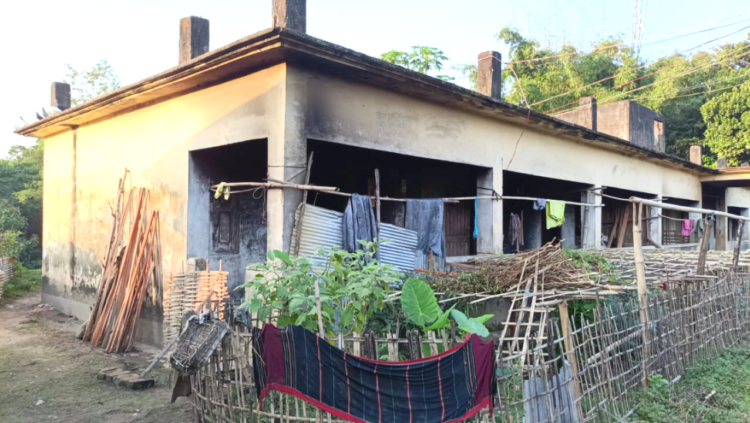 ২৩ বছর ধরে পরিত্যক্ত দীঘিনালা সরকারি ডিগ্রি কলেজের ছাত্রাবাস, সংস্কার নেই