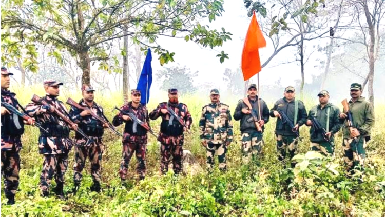 জয়পুরহাটের পাঁচবিবি সীমান্তে বিএসএফের কাঁটাতারের বেড়া দেওয়ার চেষ্টা