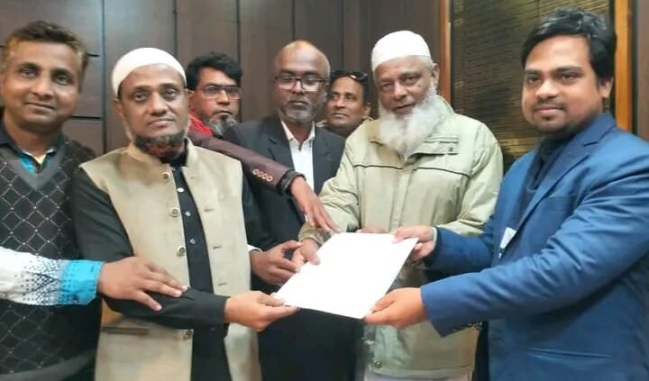 জয়পুরহাট -২ আসনে প্রবাসী ছেলের পক্ষে মনোনয়ন ফরম সংগ্রহ করেছেন তার বাবা