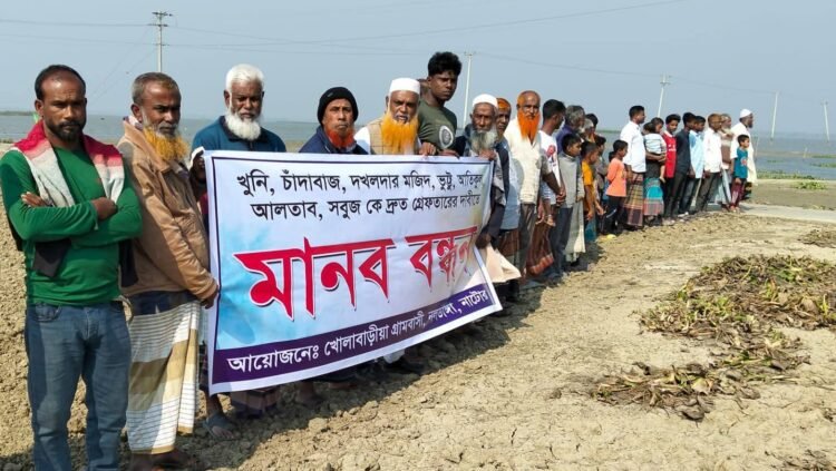 ‎নলডাঙ্গায় সম্পত্তি দখল নিয়ে হামলা, আসামীদের গ্রেফতারের দাবিতে গ্রামবাসীর মানববন্ধন
