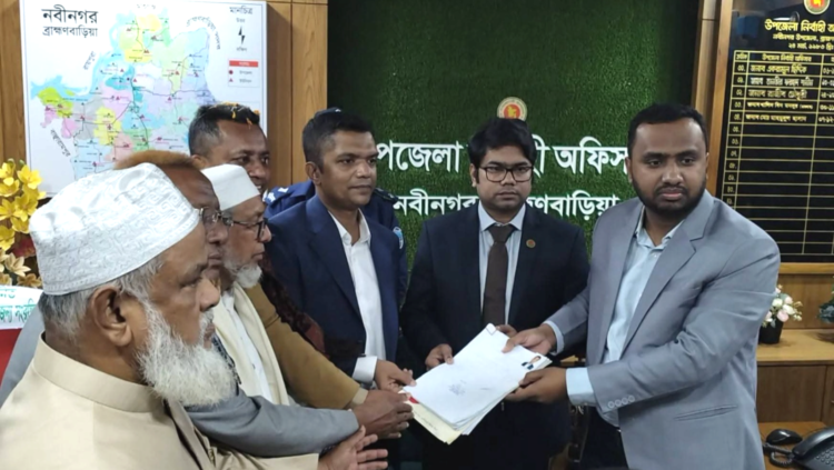 শেষ দিনে মনোনয়ন দৌড়, নবীনগরে প্রার্থীদের ভিড় ও উত্তাপ