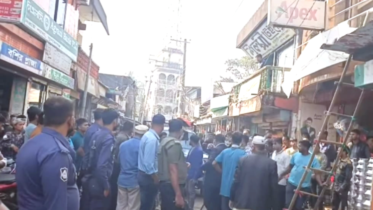 দিরাই পৌর শহরে অবৈধ স্থাপনা ও হকার উচ্ছেদে উপজেলা প্রশাসনের অভিযান অব্যাহত