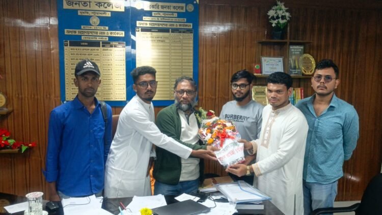 দুমকি উপজেলায়,  সরকারি জনতা কলেজে নবগঠিত ছাত্রদল কমিটির সৌজন্য সাক্ষাতে উত্তেজনা