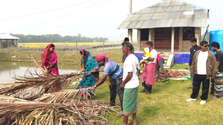 উন্নয়নের ছোঁয়া থেকে বঞ্চিত বটিয়াঘাটার মঠবাড়ি সার্বজনীন হরি মন্দির : সরকারি সহযোগিতার আশায় এলাকাবাসী