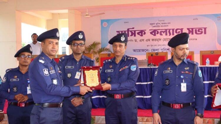 টানা তৃতীয়বার শ্রেষ্ঠ অফিসার ইনচার্জ অষ্টগ্রাম থানার (ওসি) রুহুল আমিন