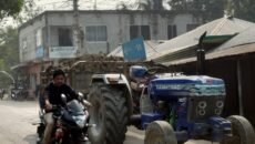 বালিয়াকান্দির প্রতিটি রাস্তায় মাটিবাহী টলির দৌরাত্ম্য—দুর্ভোগে সাধারণ মানুষ