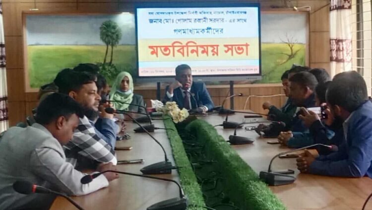 নাচোলে সাংবাদিকদের সঙ্গে নবাগত ইউএনও’র মতবিনিময় সভা