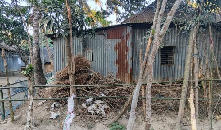 নান্দাইলে প্রতিবেশীকে ফাঁসাতে একের পর এক ফন্দিতে ব্যস্ত ওয়াসিম, শালিসে ছুরিকাঘাতের চেষ্টা