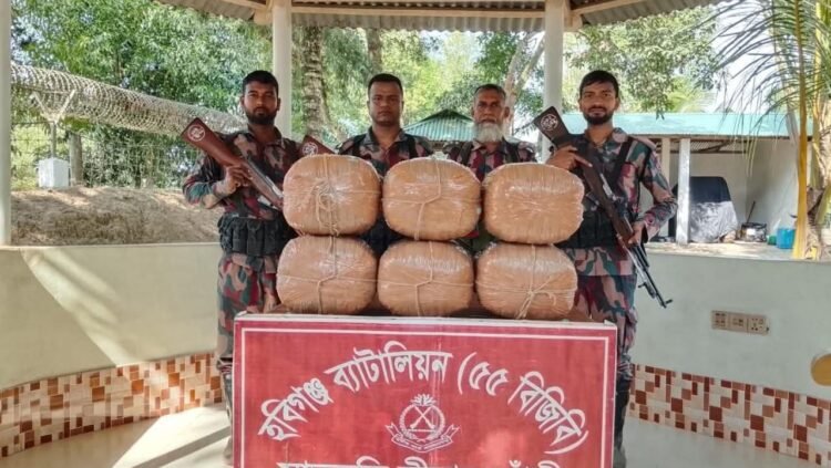 ৩০কেজি গাজা জব্দ,পালিয়েছে প্রাচারকারীরা