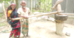 সিরাজগঞ্জে কাঁধে জোঁয়াল টেনে সংসার চালান আকবর–মমতা পরিবার