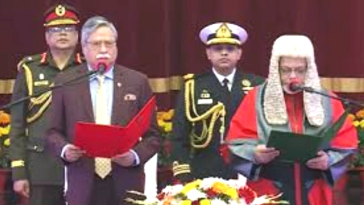 ২৬ তম প্রধান বিচারপতি হিসেবে শপথ নিলেন বিচারপতি জুবায়ের রহমান চৌধুরী