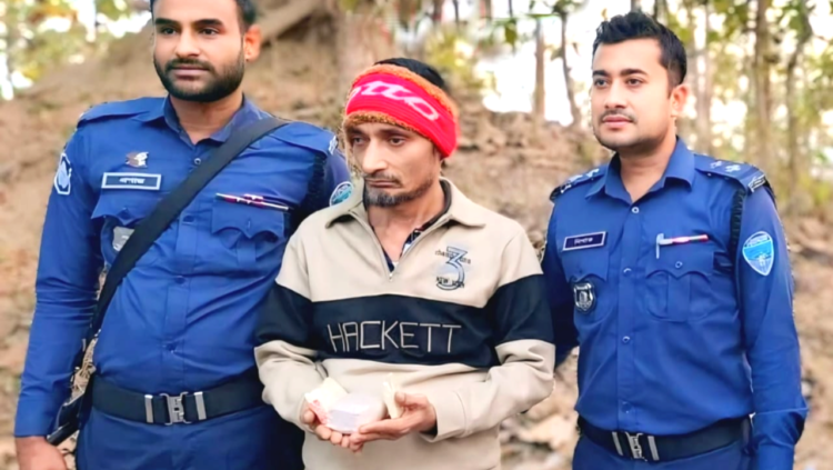 আলীকদমে সেনাবাহিনীর বিশেষ অভিযানে ইয়াবাসহ একজন মাদক ব্যবসায়ী আটক