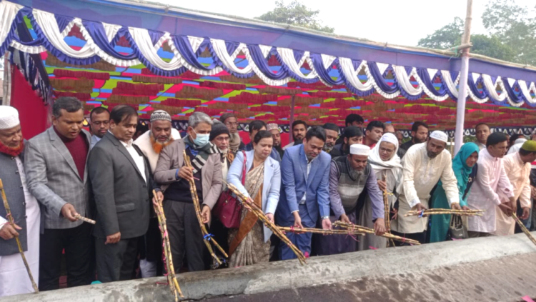 লোকসান নিয়ে জয়পুরহাট চিনিকলে আখ মাড়াই শুরু