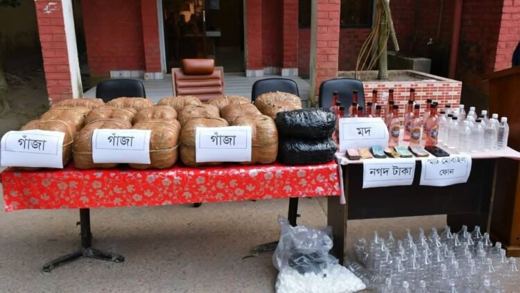 নওগাঁয় পুলিশের অভিযানে প্রায় আশি কেজি গাঁজাসহ মদ উদ্ধার,গ্রেফতার-৪