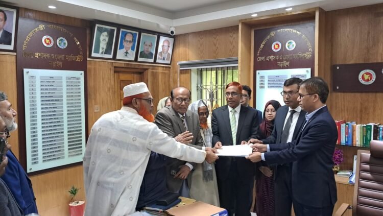 নড়াইল-২ আসনে মনোনয়নপত্র সংগ্রহ করলেন বিএনপি প্রার্থী মনিরুল ইসলাম