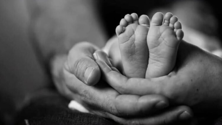 আগুনের লেলিহান শিখায় ছোট্ট ১ বছরের রায়হান দগ্ধ হয়ে মৃত্যু