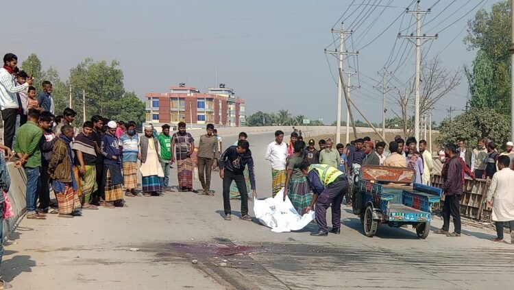 রায়গঞ্জে সড়ক সংস্কারকাজে চরম অবহেলা: প্রাণ গেল মোটরসাইকেল আরোহীর, স্ত্রী আশঙ্কাজনক