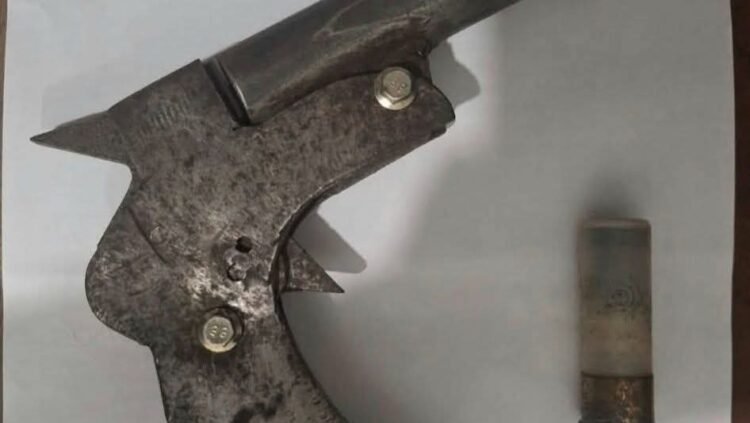 চুনারুঘাটে দেশীয় তৈরি পিস্তল উদ্ধার