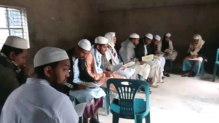 খালেদা জিয়ার মৃত্যুতে ফেনীতে শোকের ছায়া, পৈতৃক বাড়িতে কুরআন খতম