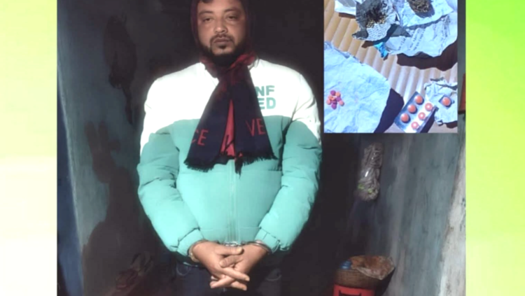 নওগাঁয় সেনাবাহিনীর অভিযানে  মাদকসহ ইউপি সদস্য গ্রেফতার 