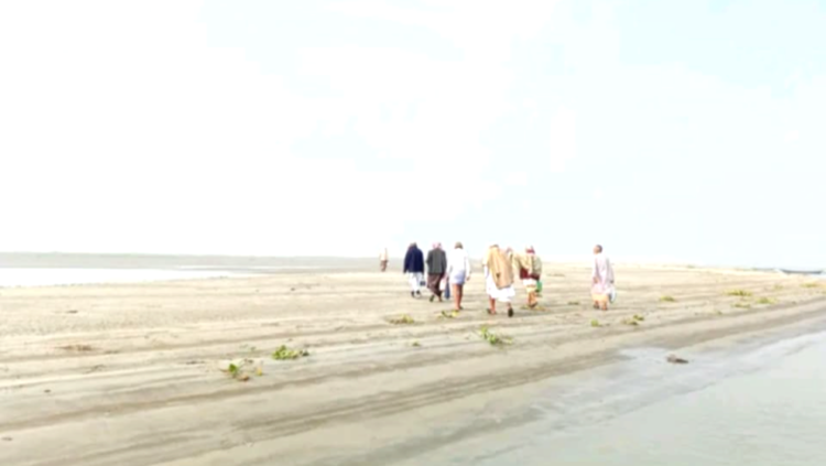 মানিকগঞ্জে শীতের প্রকোপে দিশেহারা চরাঞ্চলবাসী-বিপর্যস্ত জনজীবন