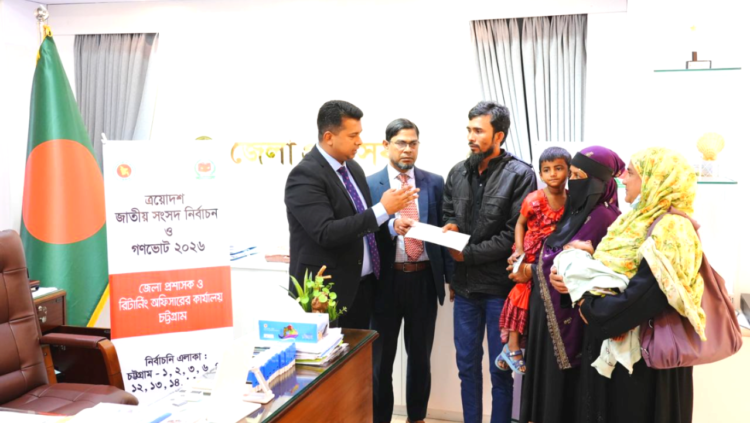 রাস্তা থেকে উদ্ধার হওয়া দুই শিশুর দায়িত্ব নিলেন মানবিক ডিসি