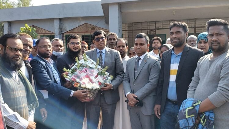 রায়গঞ্জের সোনাখাড়া ইউপি পরিদর্শন করেন স্থানীয় সরকার বিভাগের উপ-পরিচালক