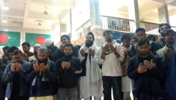 ওসমান হাদীকে গুলি বরিশাল বিশ্ববিদ্যালয়ে বিক্ষোভ মিছিল ও দোয়া