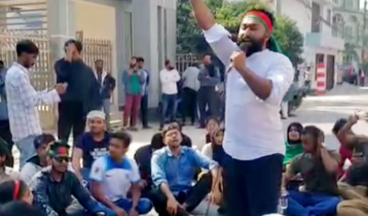 ফরিদপুরে ওসমান হাদীর হত্যায় জড়িতদের গ্রেপ্তার ও দৃষ্টান্তমূলক শাস্তির দাবিতে ‌ছাত্র জনতার বিক্ষোভ কর্মসূচি