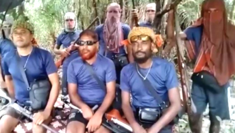 ‎সুন্দরবনে দাপিয়ে বেড়াচ্ছে ‘২০ বাহিনী’, দস্যুবৃত্তিতে ফিরছে আত্মসমর্পণকারীরাও