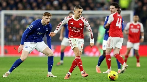 টেবিলের শীর্ষে ফিরলো আর্সেনাল