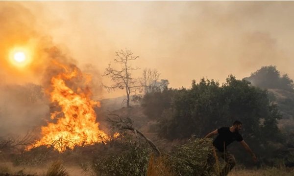 গ্রিসের উপকূলে উদ্ধার প্রায় ৪০০ অভিবাসনপ্রত্যাশী