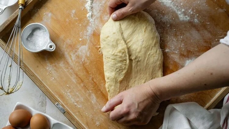 আটা মেখে ফ্রিজে রেখছেন? জানুন এর ঝুঁকি