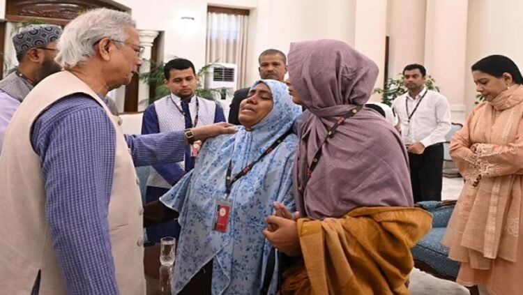 যমুনায় হাদির পরিবারের সঙ্গে প্রধান উপদেষ্টার সাক্ষাৎ, দিলেন আশ্বাস