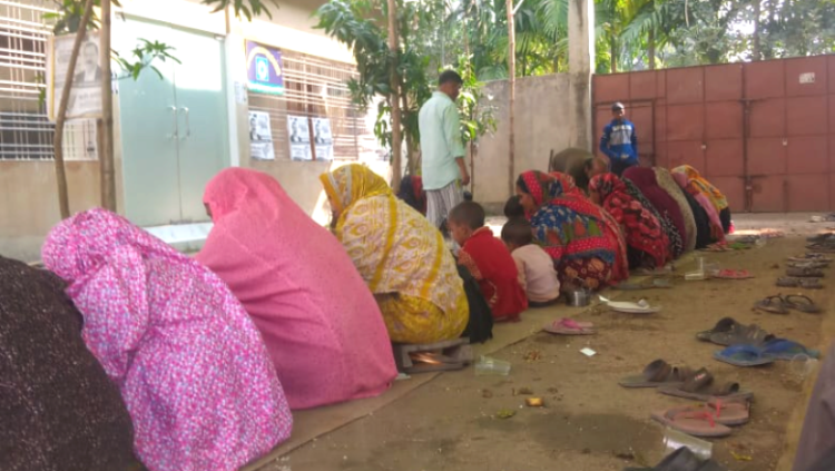 গাইবান্ধা-১ আসনে বিএনপি প্রার্থীর ভুরিভোজ, নির্বাচনী আচরণবিধি লঙ্ঘনের অভিযোগ