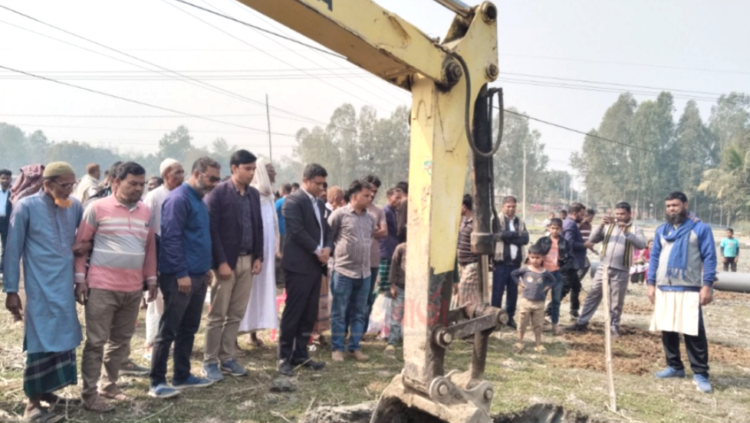 রায়গঞ্জে প্রশাসন-এলাকাবাসীর উদ্যোগে জলাবদ্ধতার অবসান, স্বস্তিতে কৃষকেরা