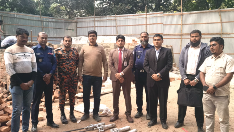 সোনারগাঁয়ে অবৈধ চুনা কারখানা উচ্ছেদ, ১ লাখ টাকা জরিমানা