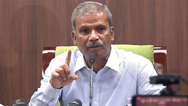 ‘জুলাইযোদ্ধা’ সুরভীকে আশ্বাস দিলেন আইন উপদেষ্টা আসিফ নজরুল