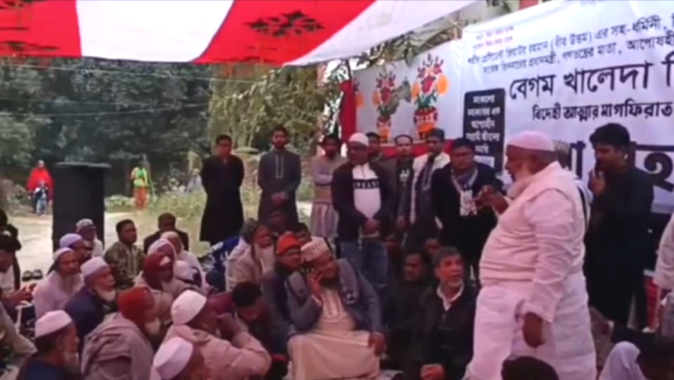 হরিরামপুরে সট্রি গ্রামবাসীর উদ্যোগে সাবেক প্রধানমন্ত্রী বেগম খালেদা জিয়ার মৃত্যুতে দোয়া মাহফিল