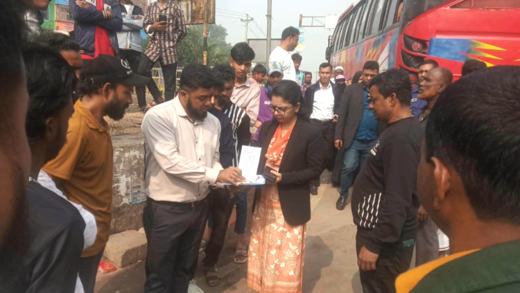 মতলবে ভ্রাম্যমান আদালতে ছয় চালকের অর্থদণ্ড, একটি ট্রাক জব্দ