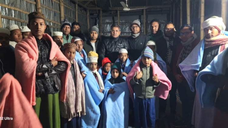 ডিমলায় মধ্যরাতে শীতার্তদের পাশে উপজেলা প্রশাসন