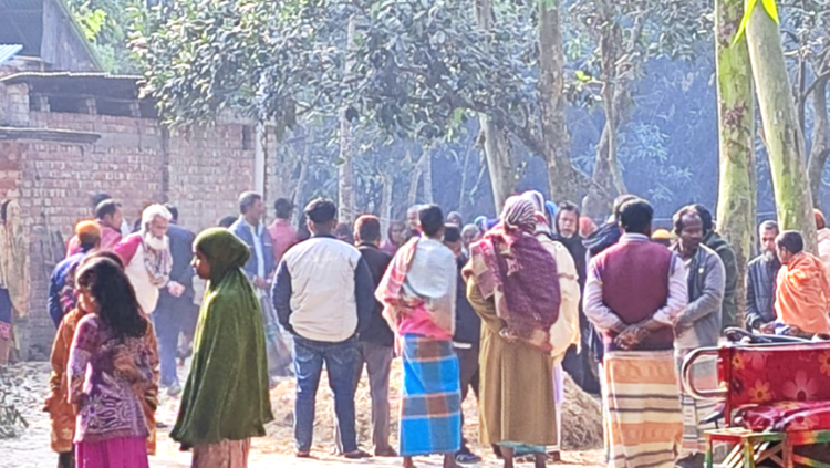 আদমদীঘিতে গৃহবধূর ঝুলন্ত লাশ, স্বামী লাপাত্তা