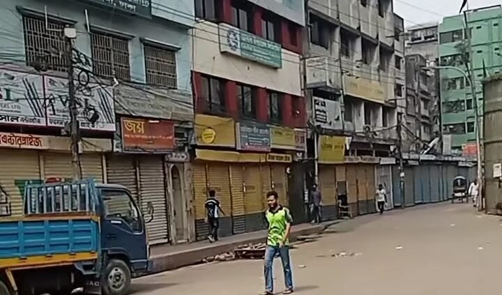 যশোরে খালেদা জিয়ার প্রতি শ্রদ্ধায় বন্ধ দোকানপাট নিস্তব্ধ শহর: ব্যবসায়ীদের গভীর শোক