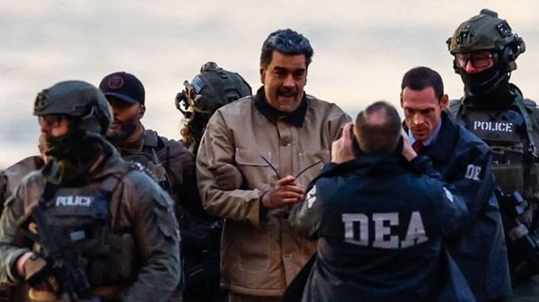 পা খুঁড়িয়ে চলা মাদুরোকে হেলিকপ্টার থেকে টেনেহিঁচড়ে নামানো হয়