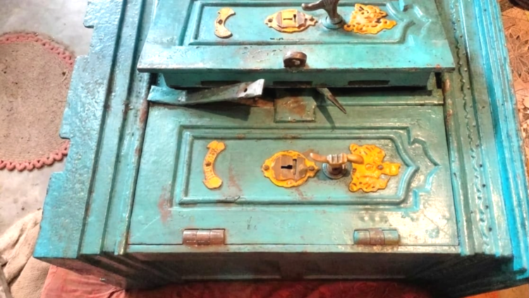 ফুলগাজী বাজারে দুঃসাহসিক চুরি, আতঙ্কে ব্যবসায়ীরা