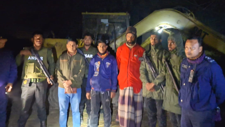 ফেনীতে রাতের আধারে মাটি কাটার অপরাধে দুই মাটি দস্যুর কারাদন্ড